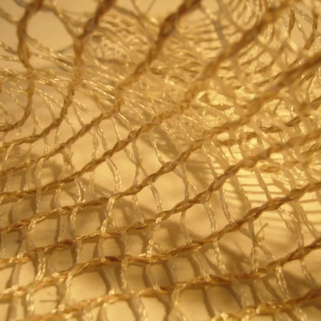 open weefsel in ivoor en beige