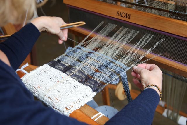 weefwerk op een weefgetouw